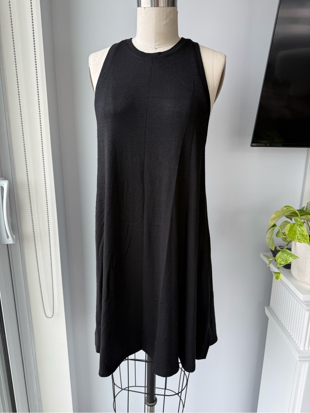 Aritzia Wilfred Black Sleeveless Midi Dress